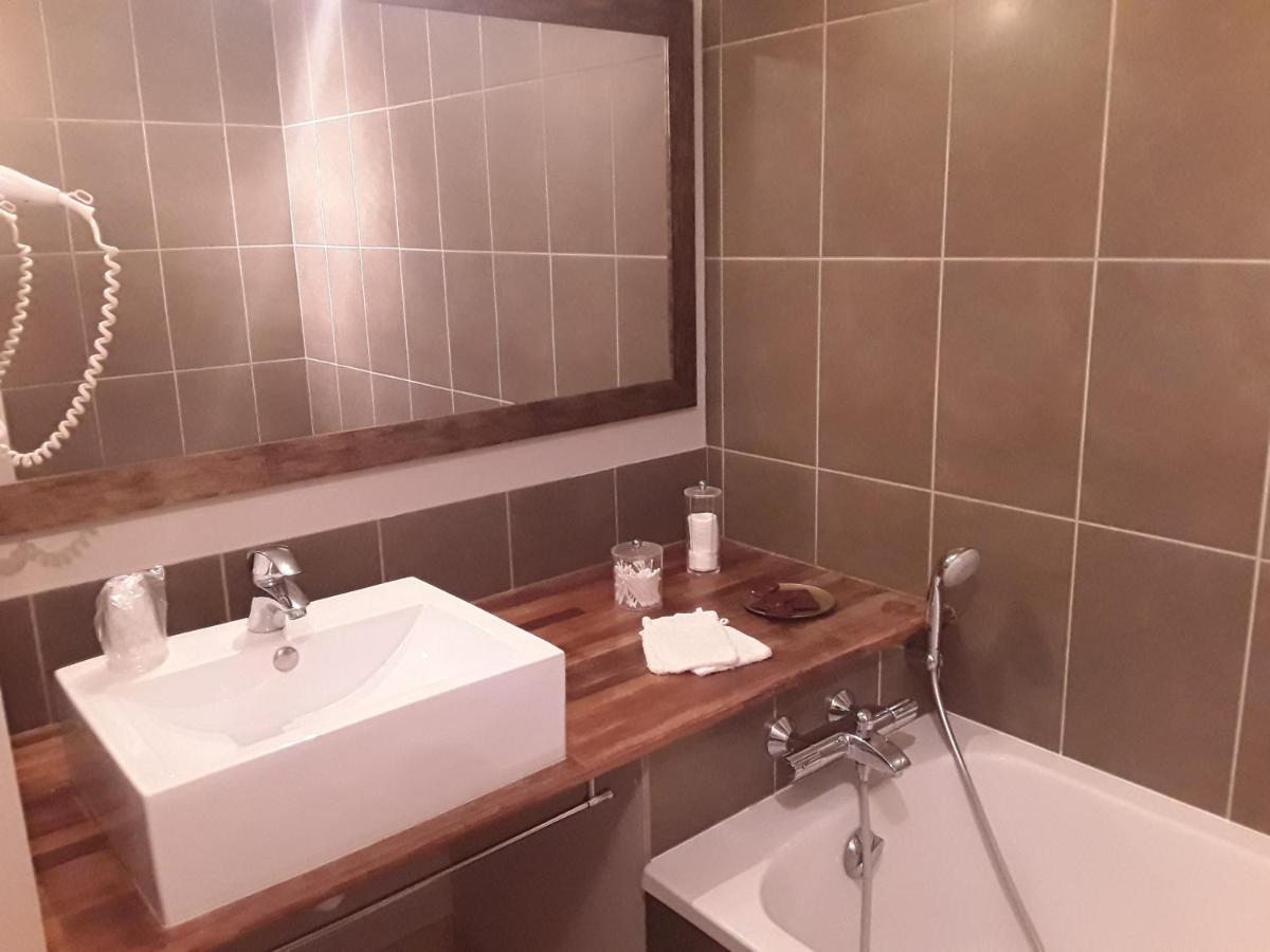 Escampette Hotel Saint-Aubin-en-Charollais Eksteriør billede