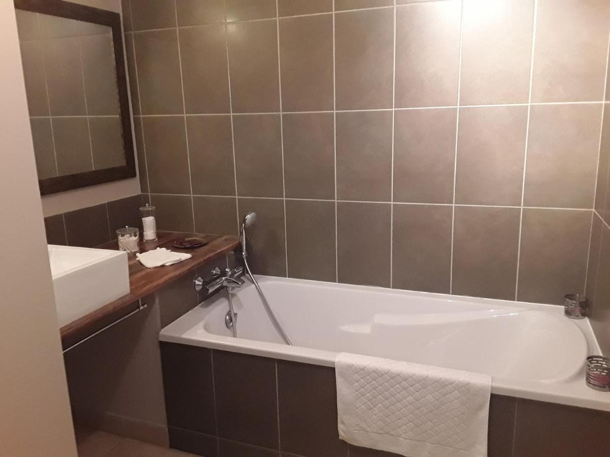Escampette Hotel Saint-Aubin-en-Charollais Eksteriør billede